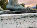Foto: Skulptur Schlagballspieler Standsicherheit 